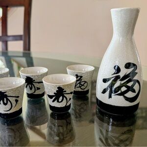 Elegant Black and White Sake Set